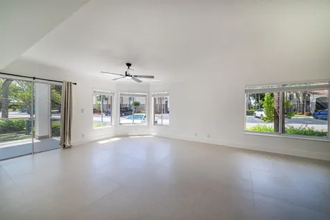 815 W Boynton Beach Boulevard Boynton Beach FL 33426