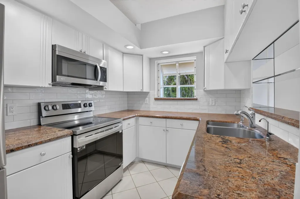 10911 Ladera Lane Boca Raton FL 33498