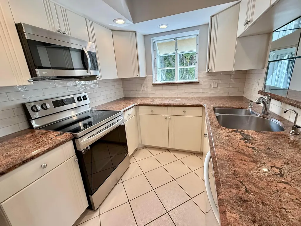 10911 Ladera Lane Boca Raton FL 33498