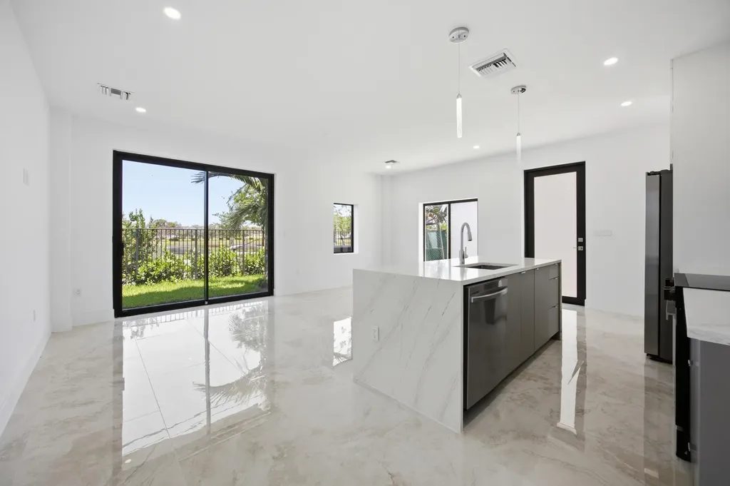 1542 NW 1st Avenue Pompano Beach FL 33060