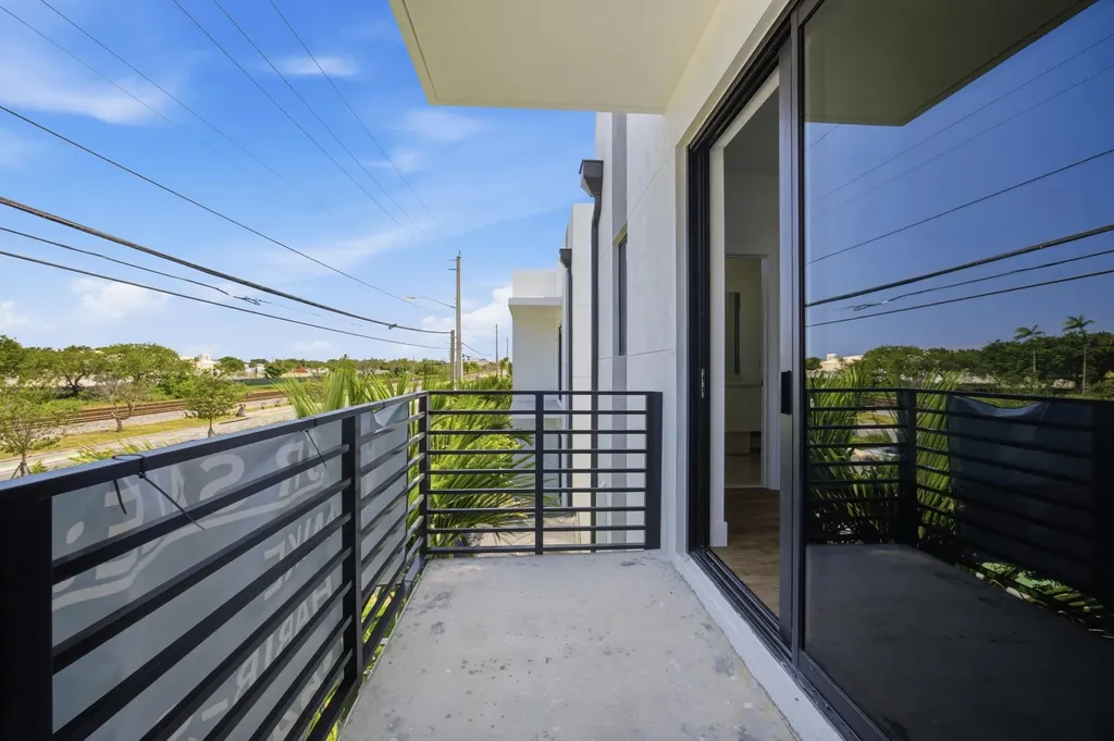 1542 NW 1st Avenue Pompano Beach FL 33060