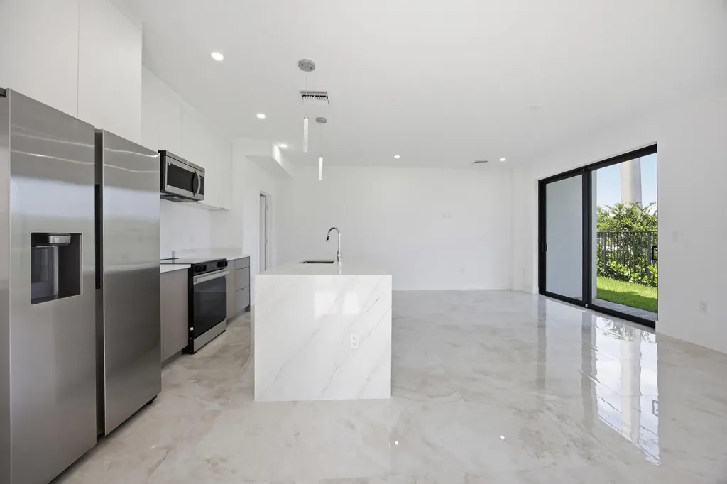 1542 NW 1st Avenue Pompano Beach FL 33060