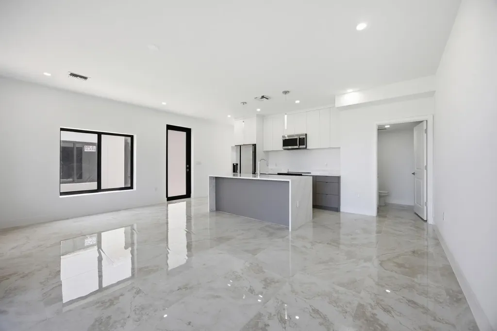 1542 NW 1st Avenue Pompano Beach FL 33060