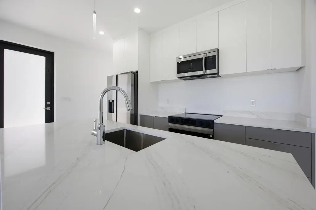 1542 NW 1st Avenue Pompano Beach FL 33060