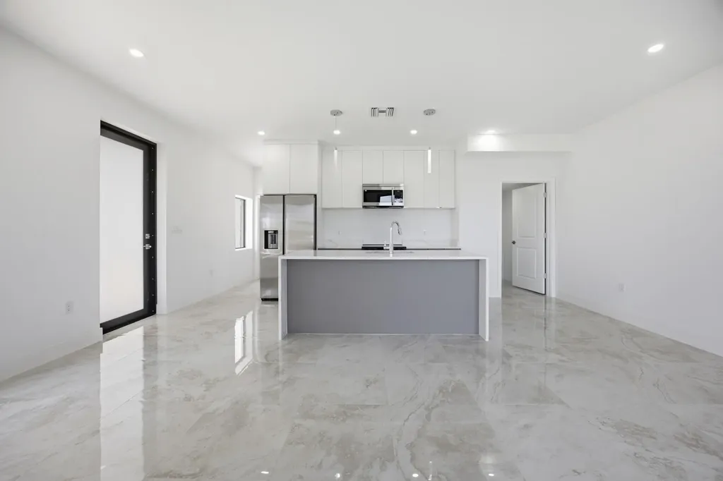 1542 NW 1st Avenue Pompano Beach FL 33060