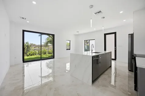1542 NW 1st Avenue Pompano Beach FL 33060