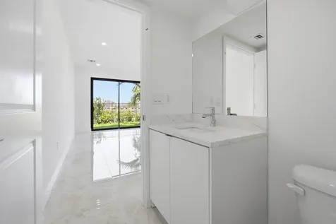1542 NW 1st Avenue Pompano Beach FL 33060
