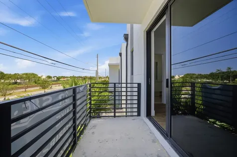 1542 NW 1st Avenue Pompano Beach FL 33060