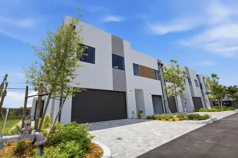 1542 NW 1st Avenue Pompano Beach FL 33060