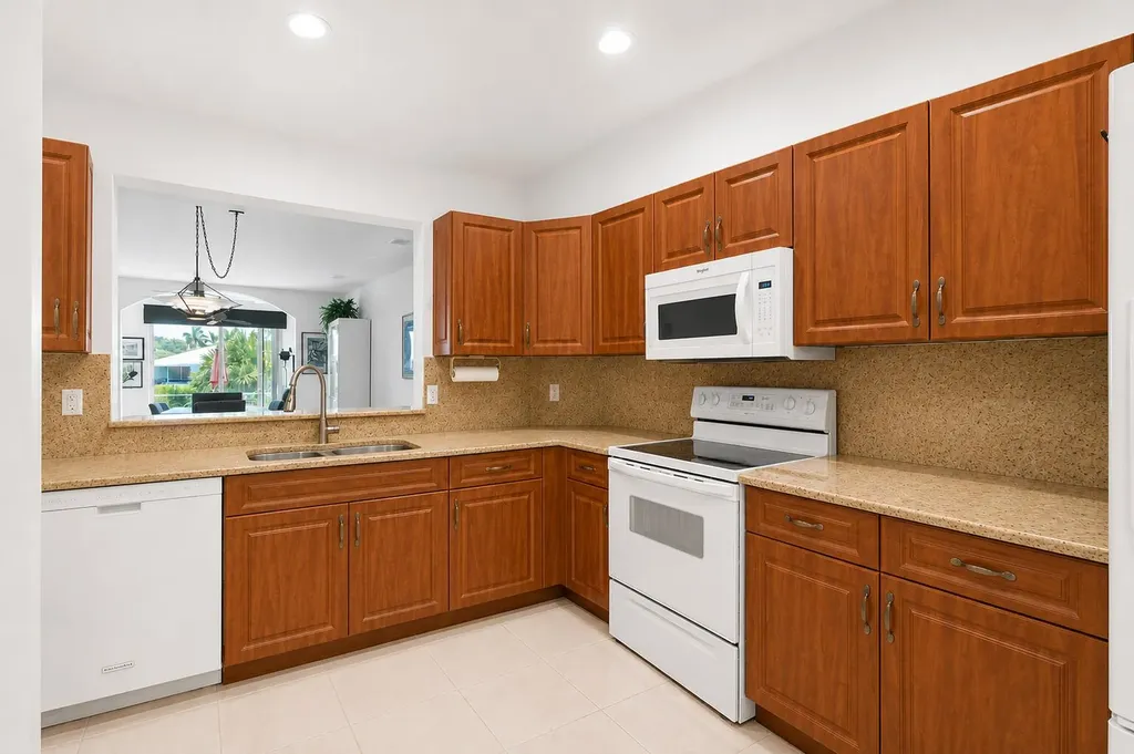 10773 Royal Caribbean Circle Boynton Beach FL 33437