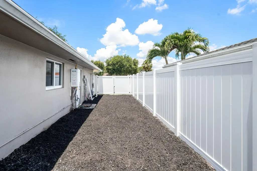 11832 Banyan Street Palm Beach Gardens FL 33410