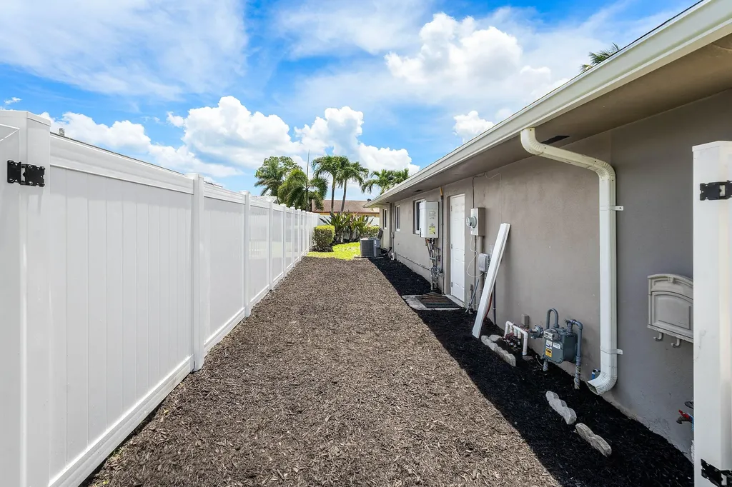11832 Banyan Street Palm Beach Gardens FL 33410