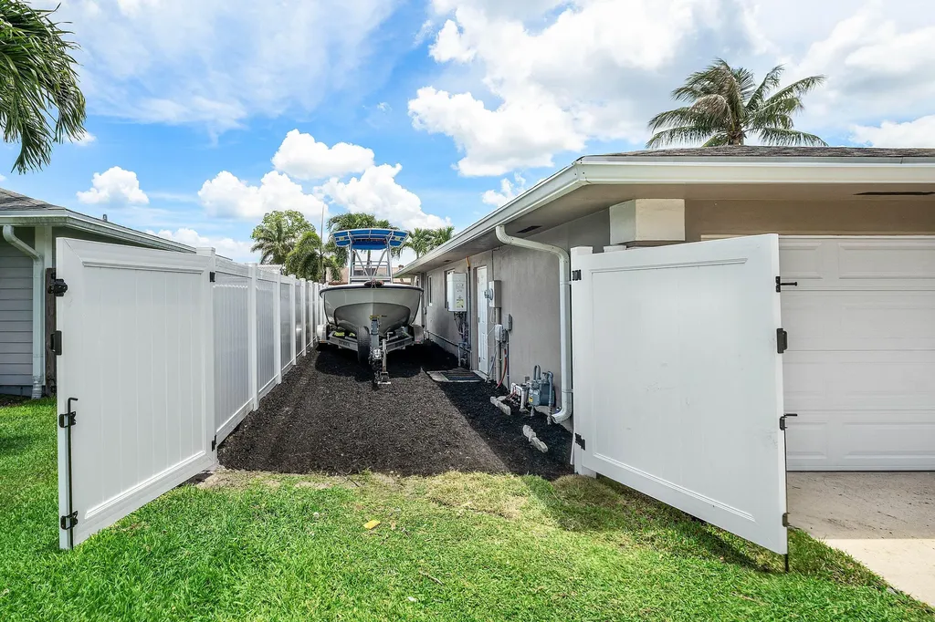 11832 Banyan Street Palm Beach Gardens FL 33410