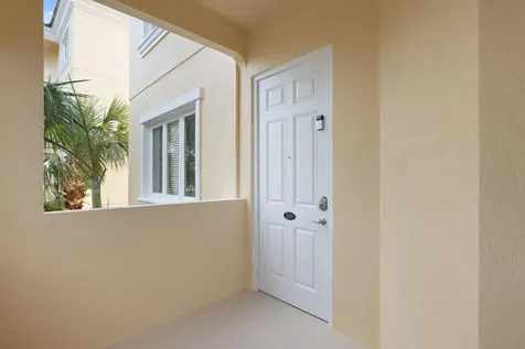 33 Harbour Isle Drive W Fort Pierce FL 34949