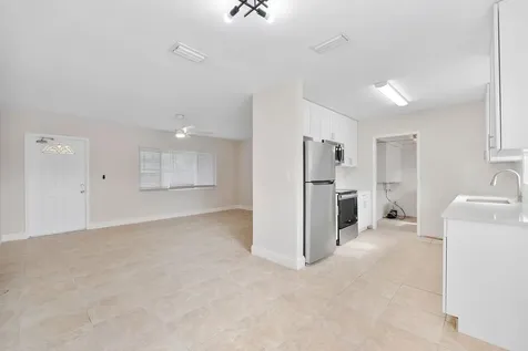 4650 NE 1st Terrace Oakland Park FL 33334