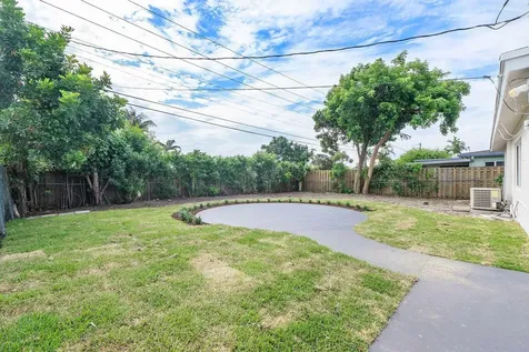 4650 NE 1st Terrace Oakland Park FL 33334