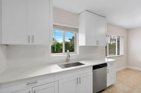 4650 NE 1st Terrace Oakland Park FL 33334
