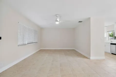 4650 NE 1st Terrace Oakland Park FL 33334