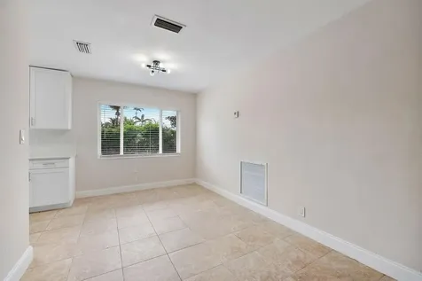4650 NE 1st Terrace Oakland Park FL 33334