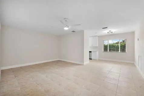 4650 NE 1st Terrace Oakland Park FL 33334