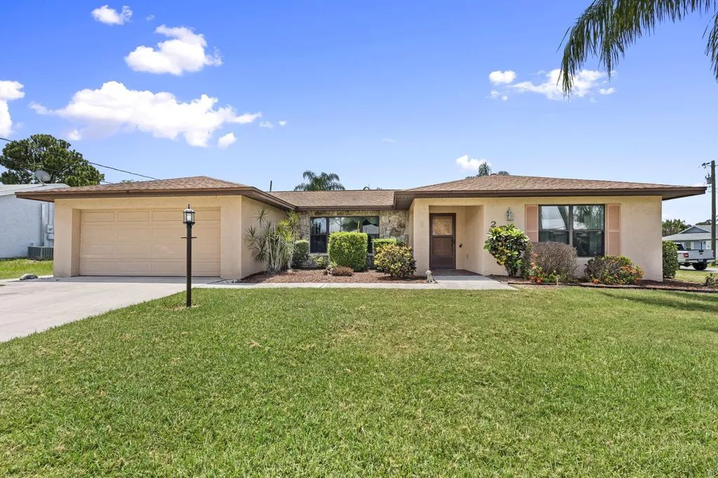 2538 SE Hallahan Street Port St Lucie FL 34952