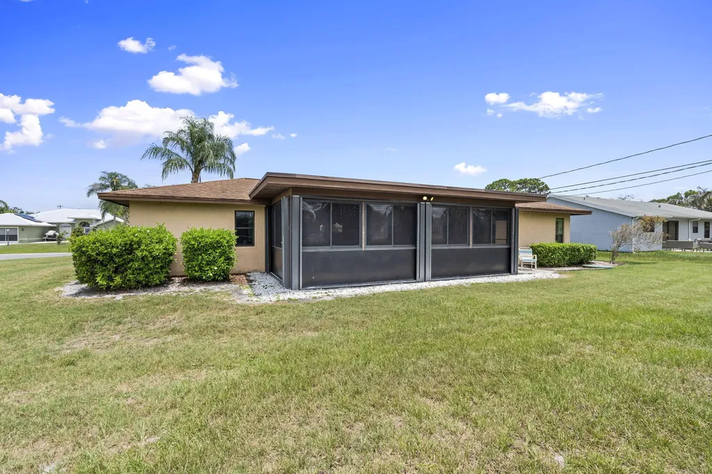 2538 SE Hallahan Street Port St Lucie FL 34952