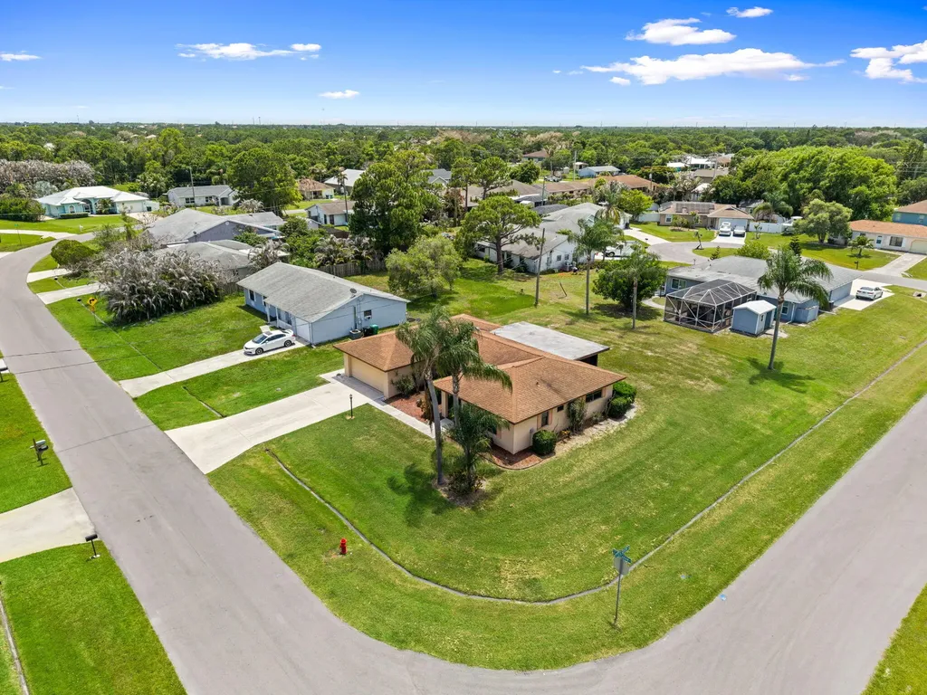 2538 SE Hallahan Street Port St Lucie FL 34952