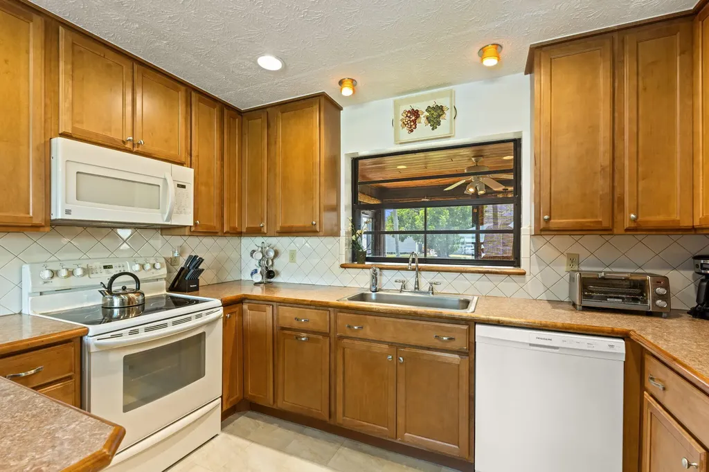 2538 SE Hallahan Street Port St Lucie FL 34952