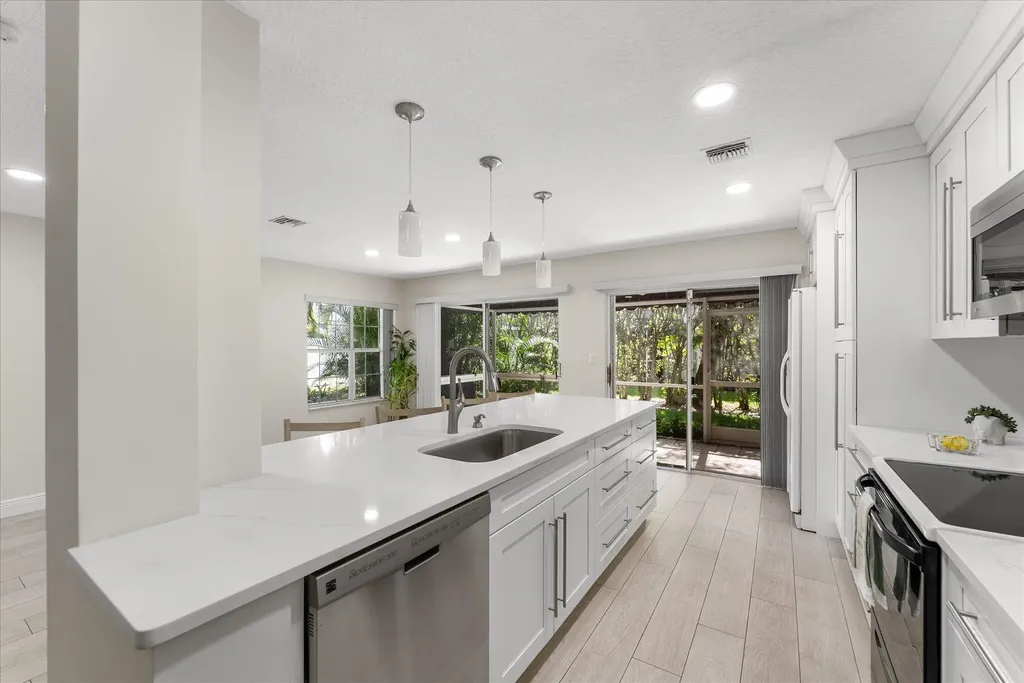 21400 Tudor Drive Boca Raton FL 33486