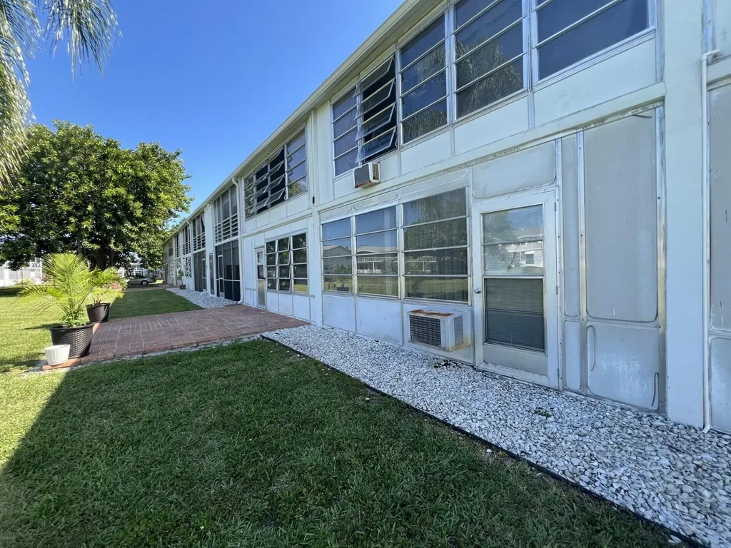 112 Oakridge I Deerfield Beach FL 33442