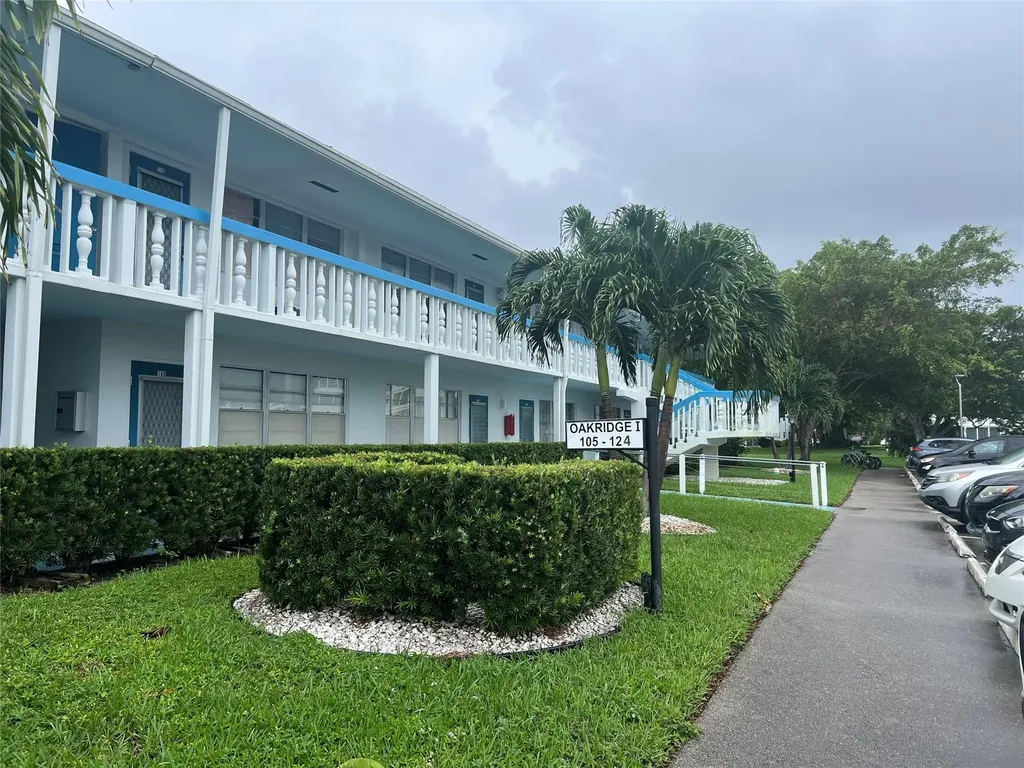 112 Oakridge I Deerfield Beach FL 33442