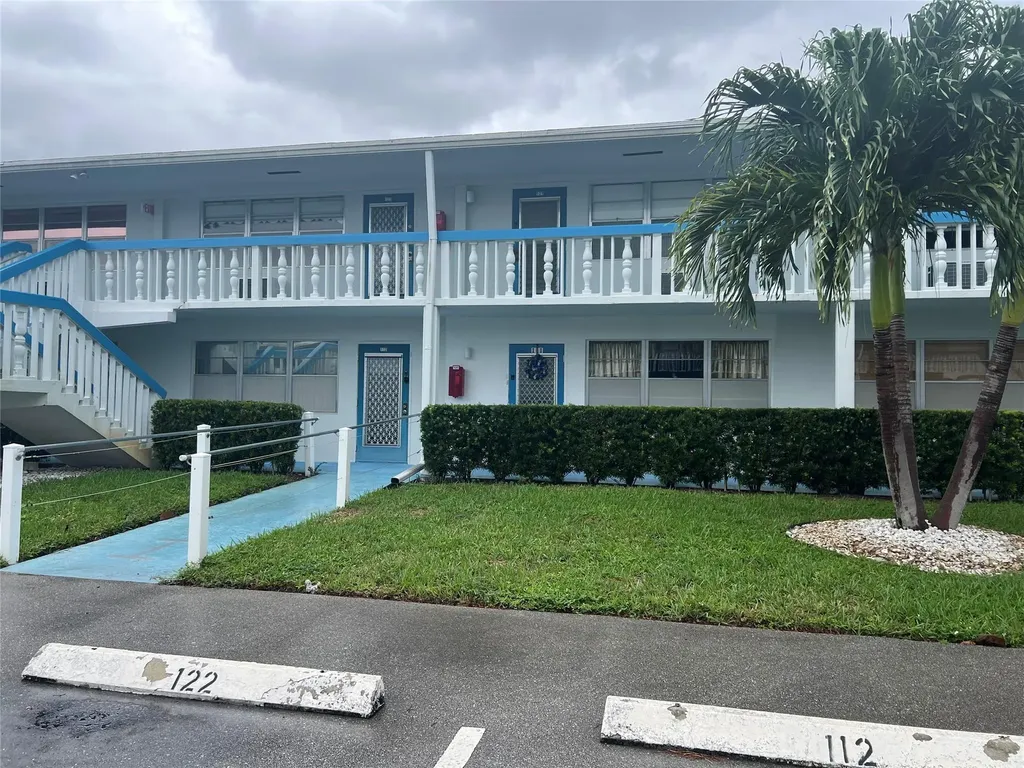 112 Oakridge I Deerfield Beach FL 33442