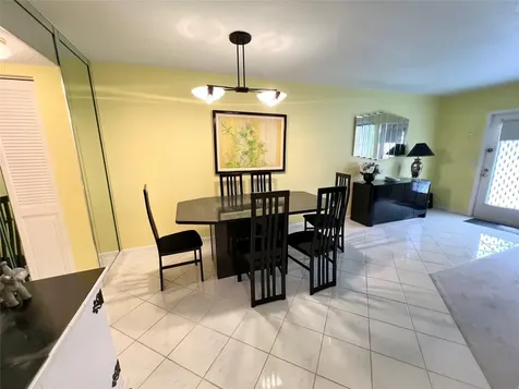 112 Oakridge I Deerfield Beach FL 33442