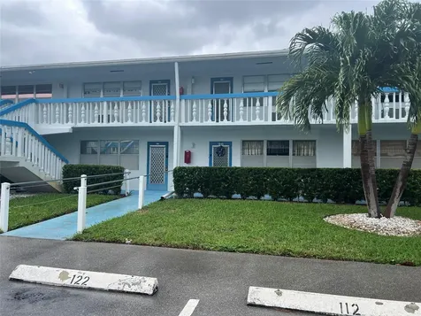 112 Oakridge I Deerfield Beach FL 33442