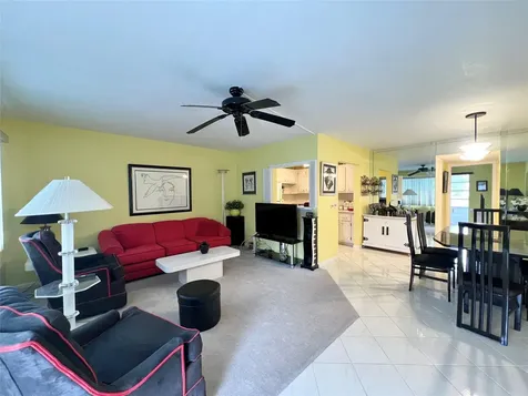 112 Oakridge I Deerfield Beach FL 33442
