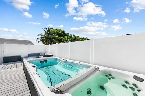 160 NE 35th Street Oakland Park FL 33334
