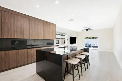 160 NE 35th Street Oakland Park FL 33334