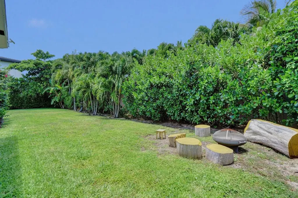 5 Gatehouse Road Sea Ranch Lakes FL 33308
