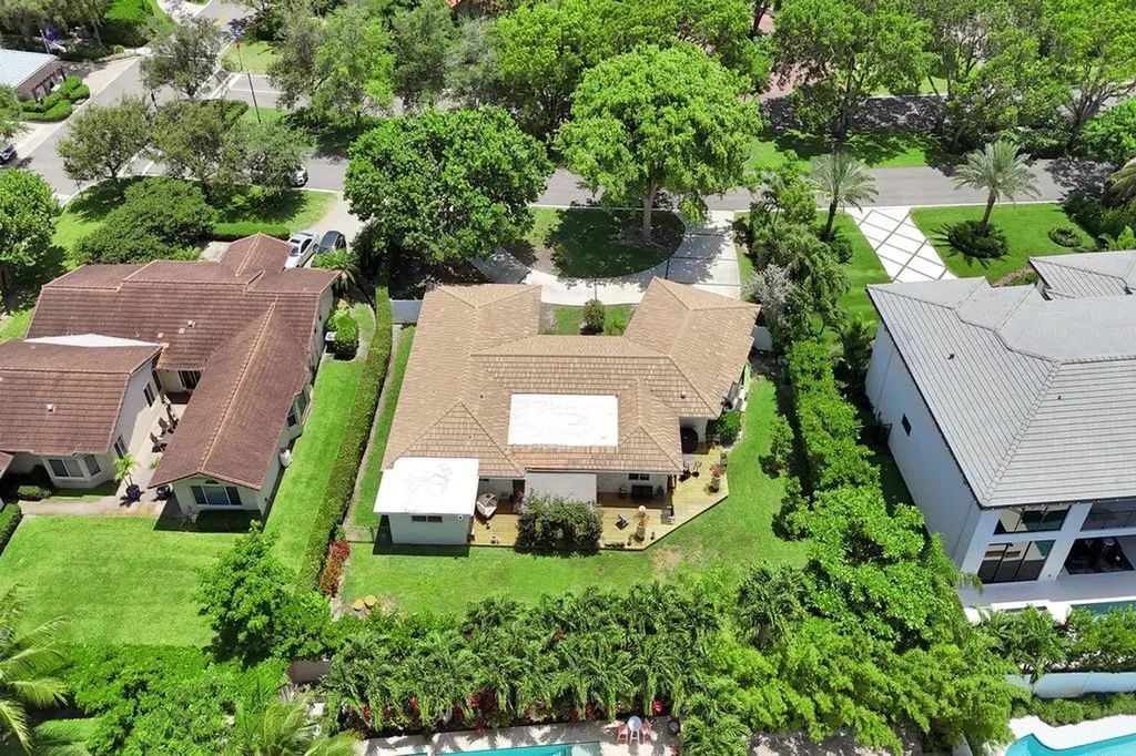 5 Gatehouse Road Sea Ranch Lakes FL 33308