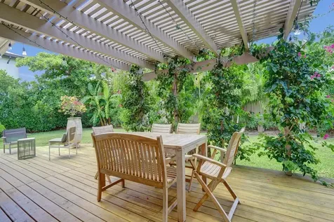 5 Gatehouse Road Sea Ranch Lakes FL 33308