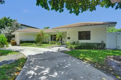 5 Gatehouse Road Sea Ranch Lakes FL 33308