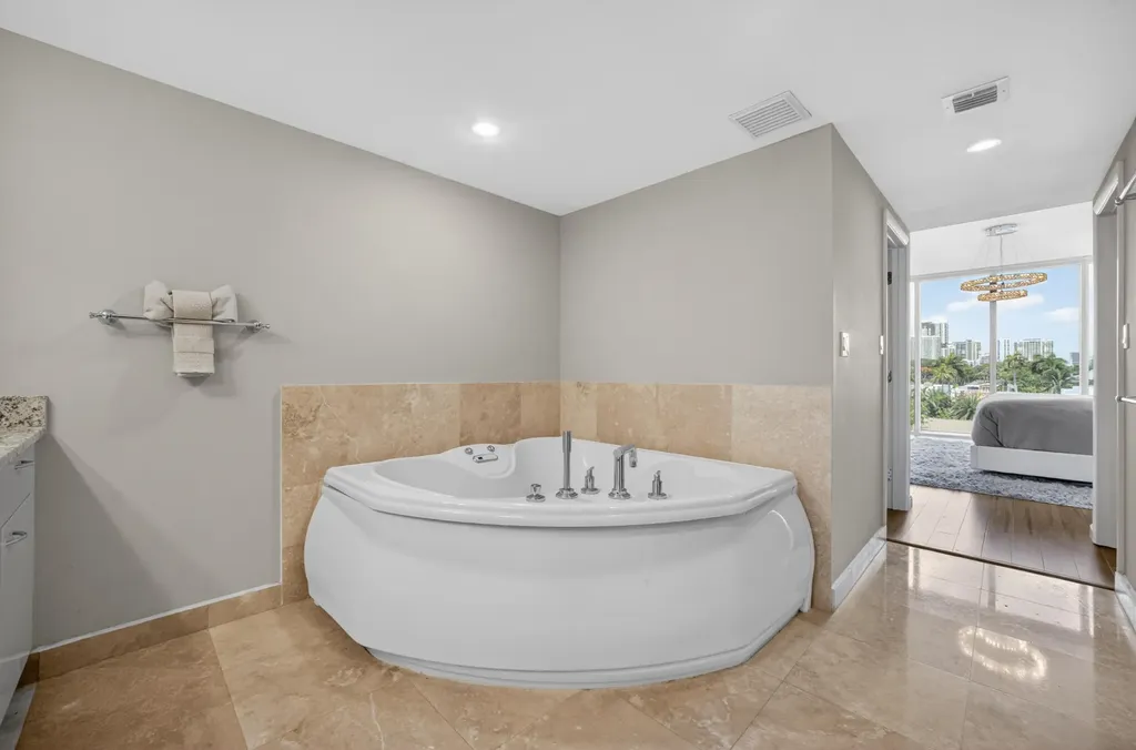 45 Hendricks Isle Fort Lauderdale FL 33301