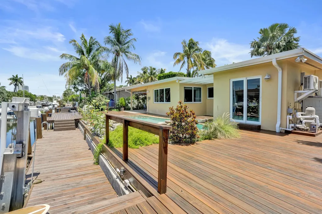 2265 SE 12th Street Pompano Beach FL 33062