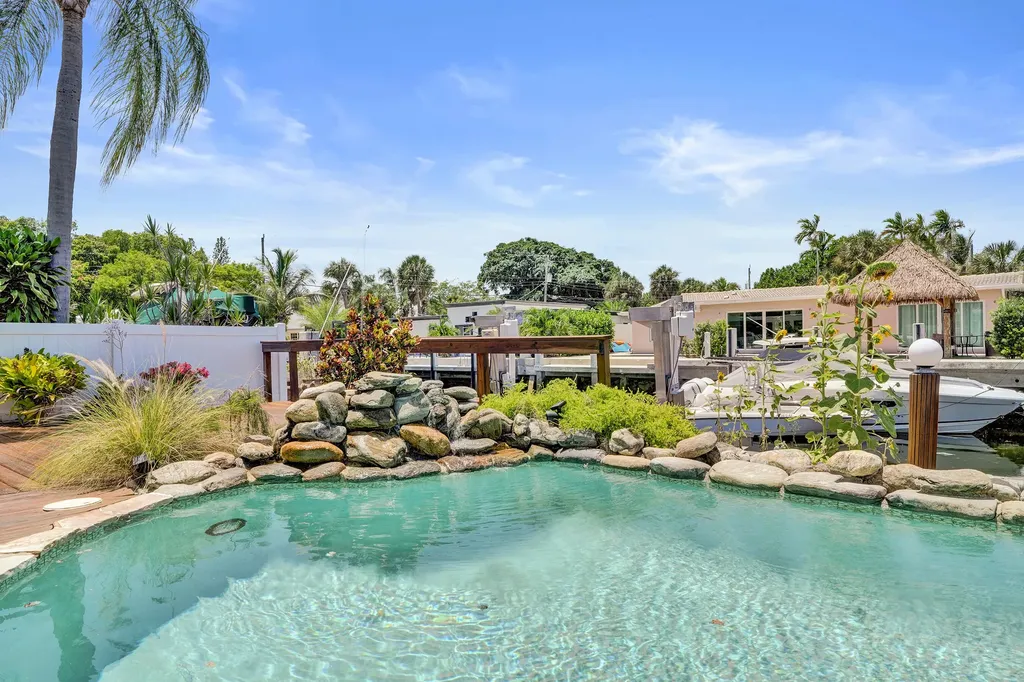 2265 SE 12th Street Pompano Beach FL 33062