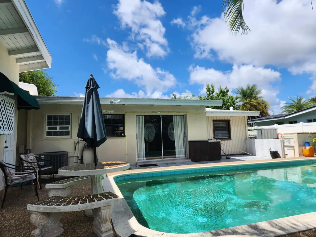 111 SE 7th Street Pompano Beach FL 33060