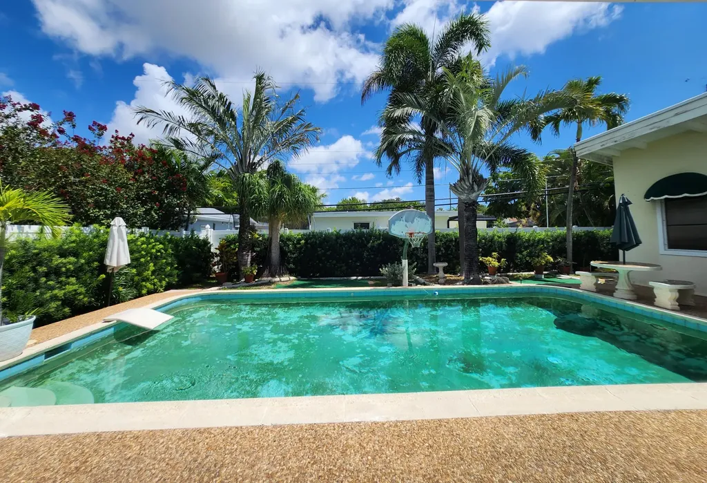 111 SE 7th Street Pompano Beach FL 33060