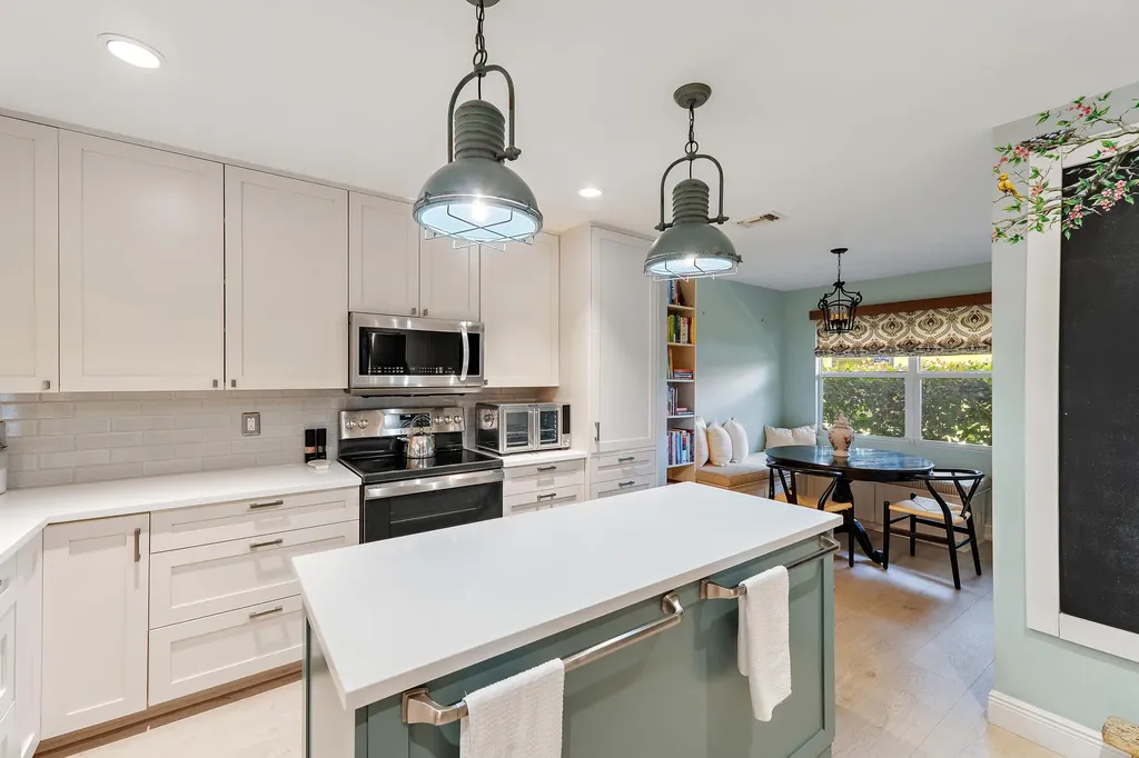 10 Bentwood Road Palm Beach Gardens FL 33418
