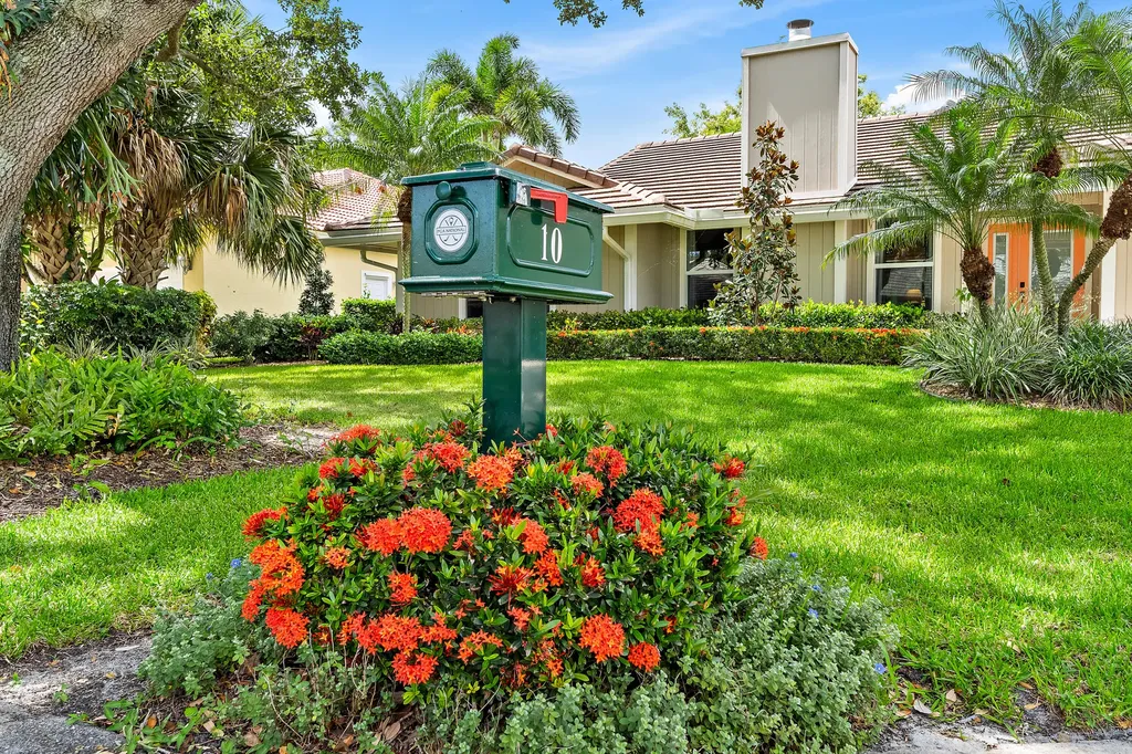 10 Bentwood Road Palm Beach Gardens FL 33418