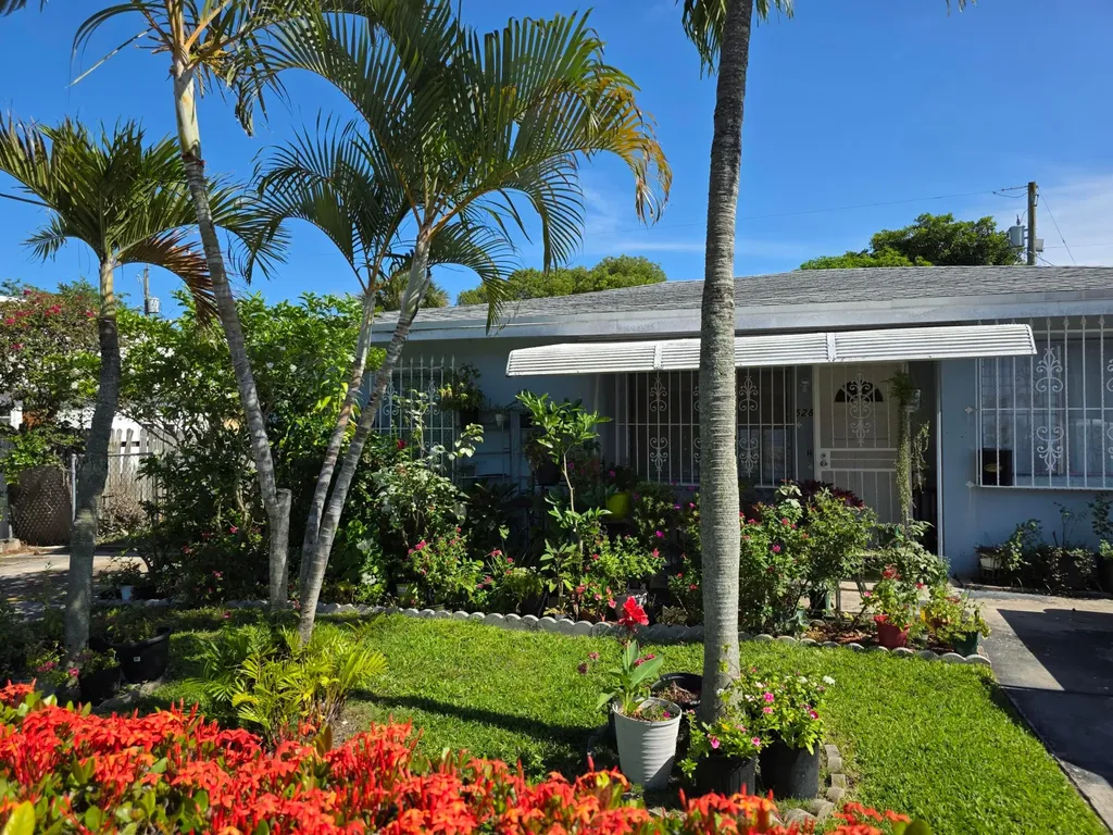 528 49th Street West Palm Beach FL 33407