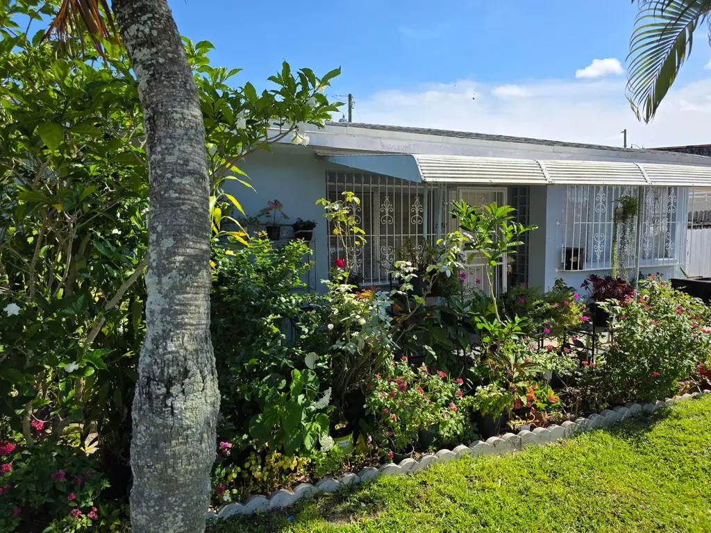 528 49th Street West Palm Beach FL 33407